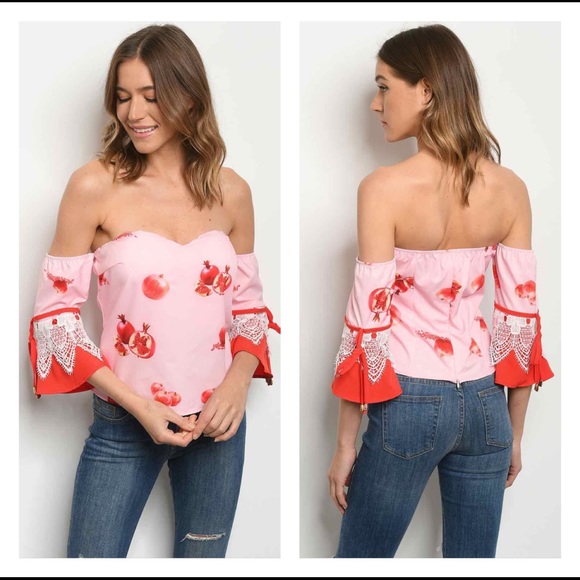 Tops - 💥sale 💥 Pomegranate pink bell sleeved top